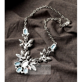 Joya con incrustaciones de aleación collar y colgante de cristal de flores de boda - Página 4