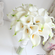 La novia tiene una mano ramo de Dama de honor flor niña de las flores de simulación calla lily flor