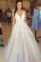 Vestido de novia Corte-A tul largo Corpiño Acentuado con Perla Escote en V - Página 1